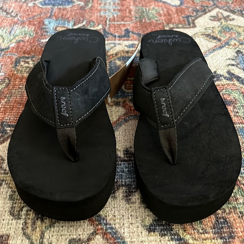 BNWT Reef flip flops with elevated heel.